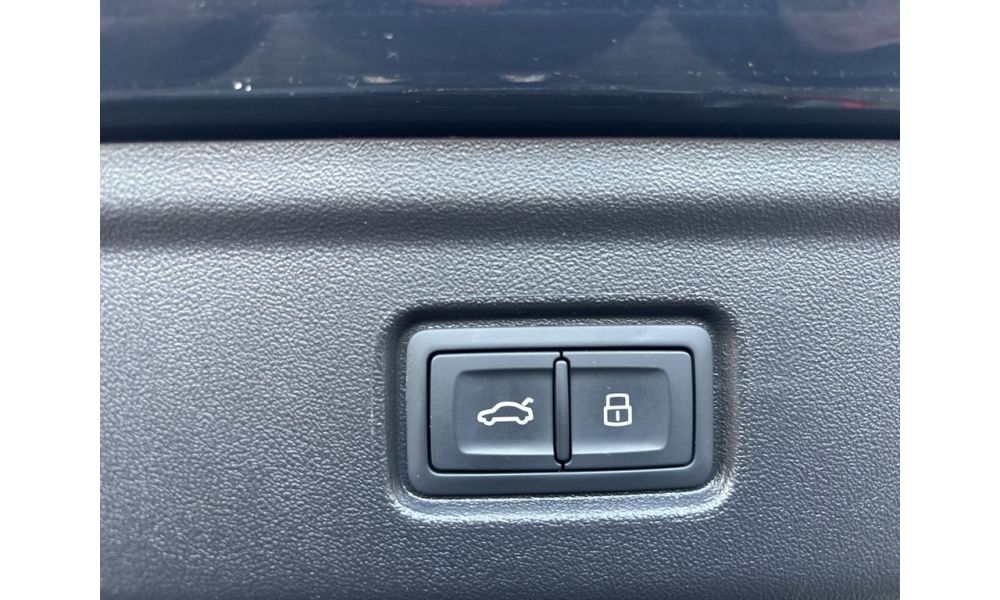 438370