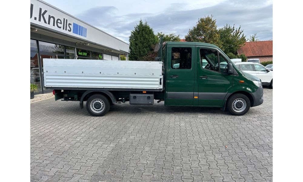 892607