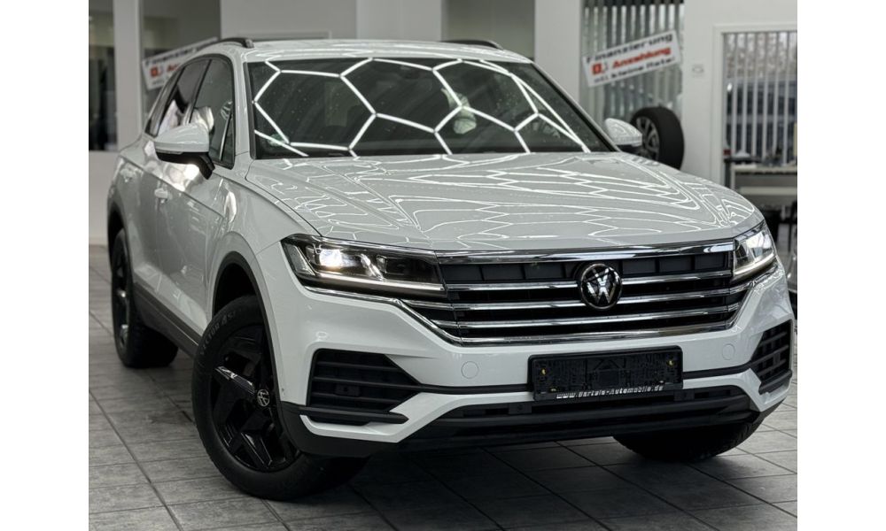 874701