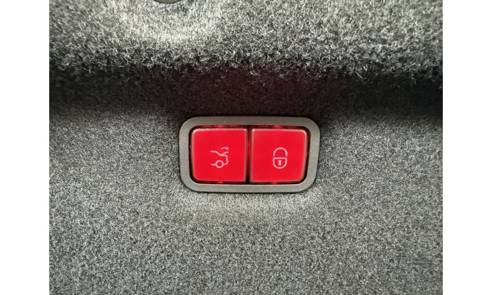 647912