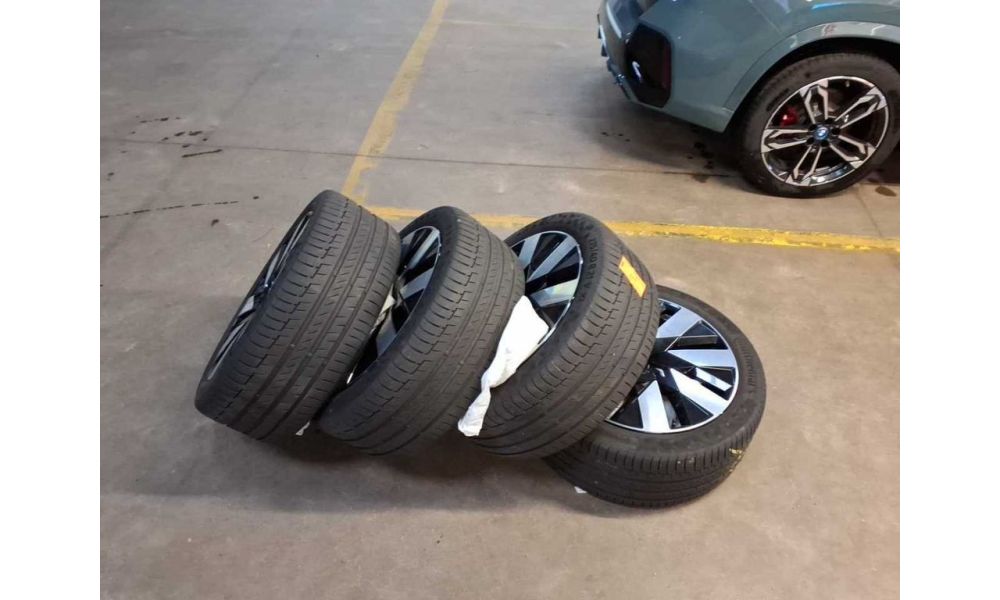 163677