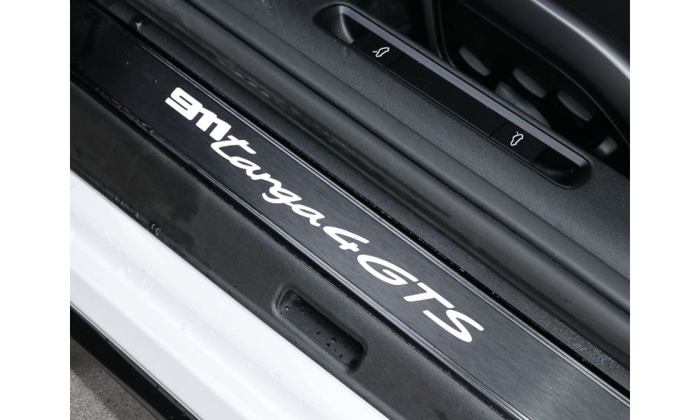 912569
