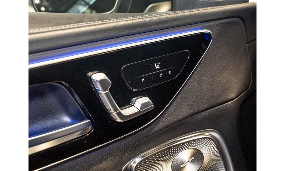 879982