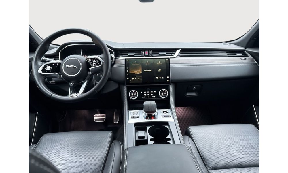 890943