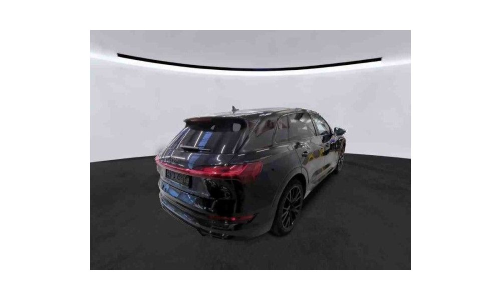 581838