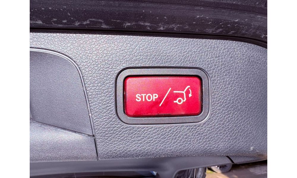 437587