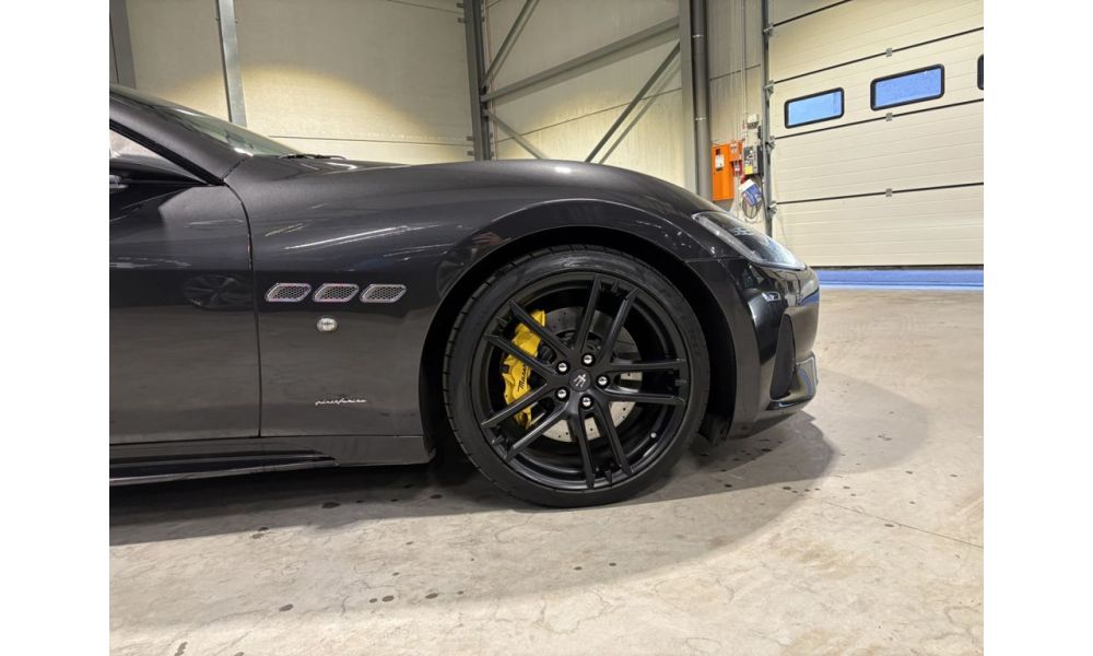 996932