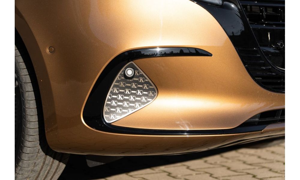 405695