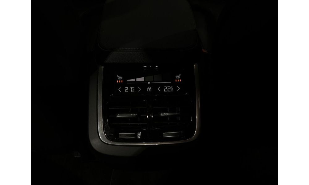 557672