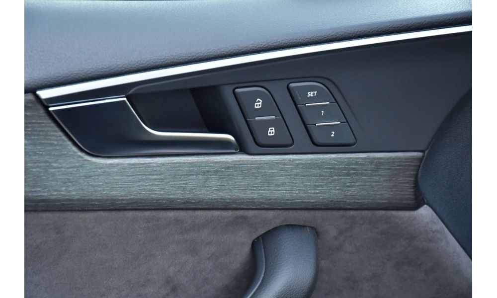 961889
