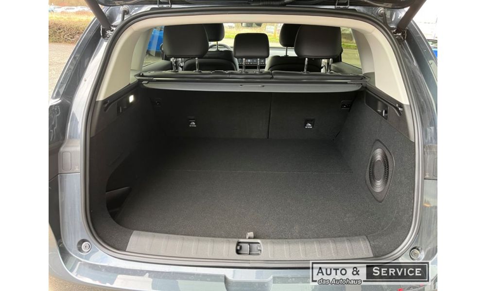 252137