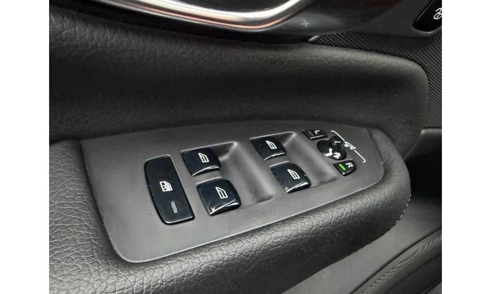 912043