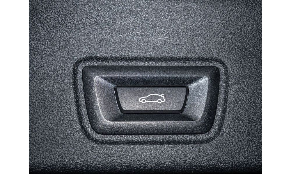 232821