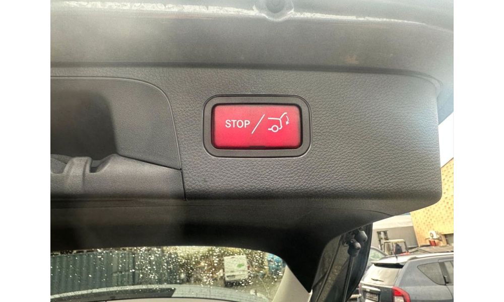 843671