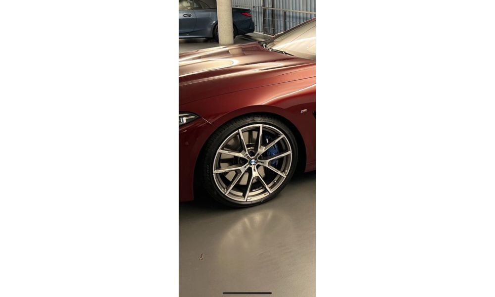 676961