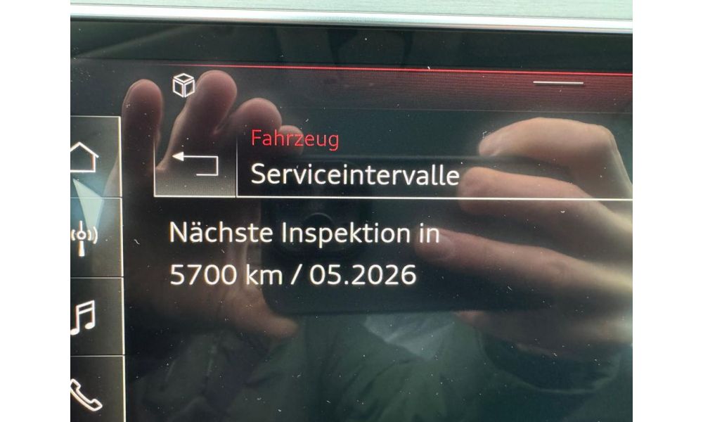 457943