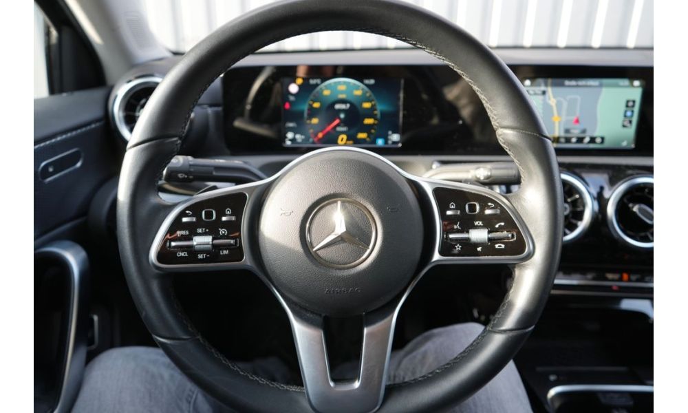 980458