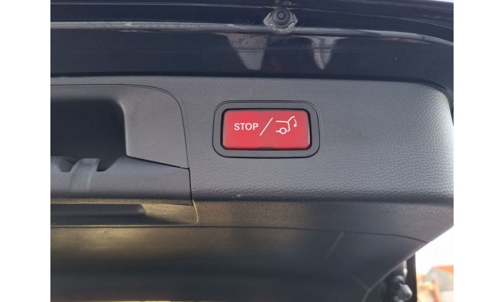 913559