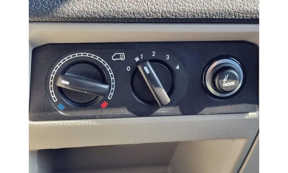 331152