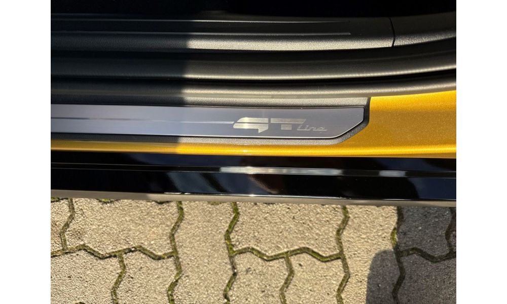 998930