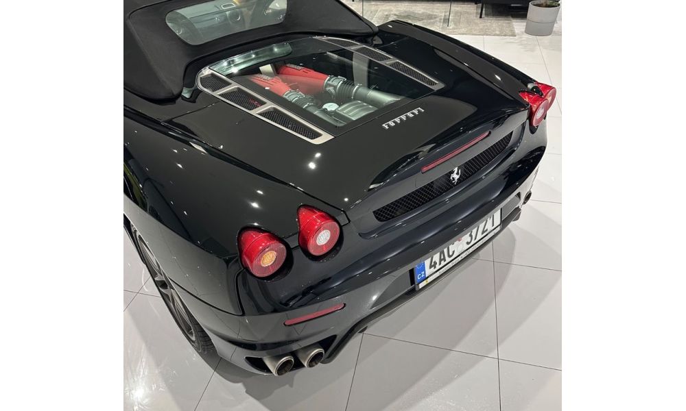 918702