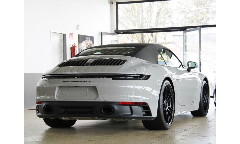 912310