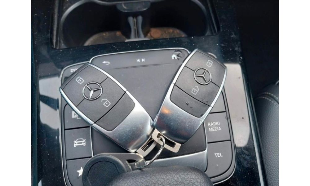 90073