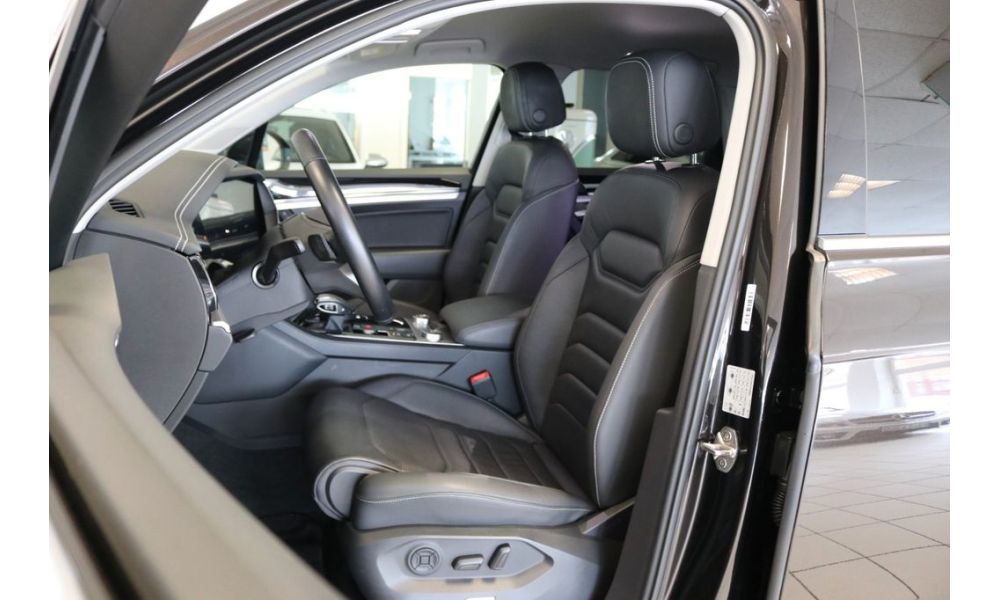 902849