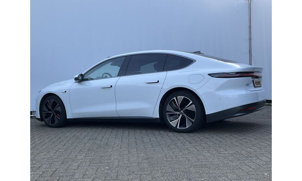 823253