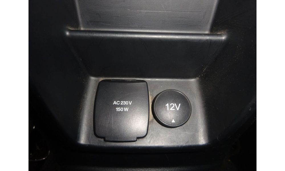 891718