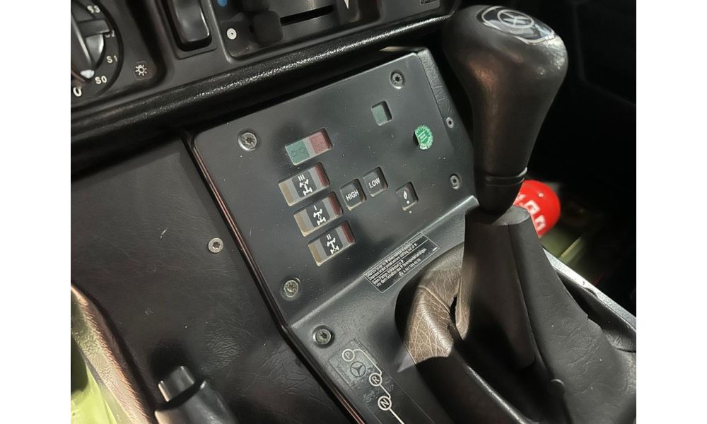 976570