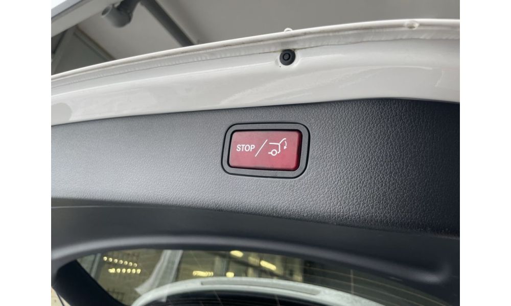 851025