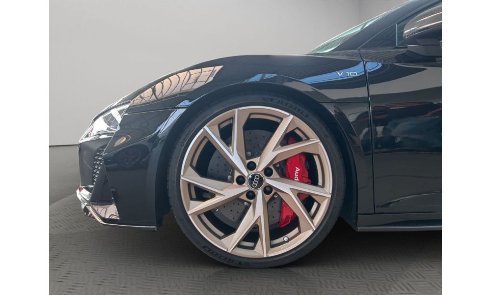 692596