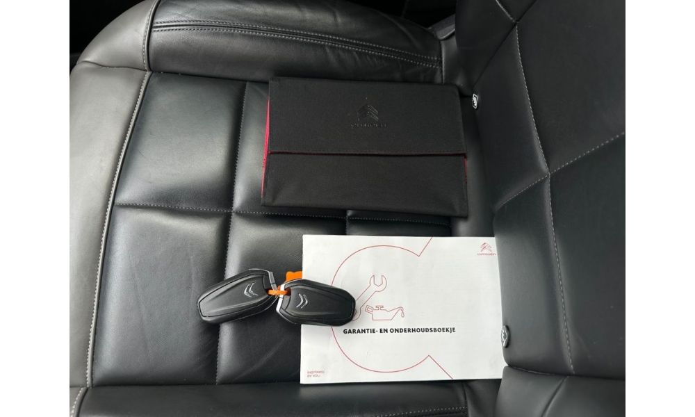 911838