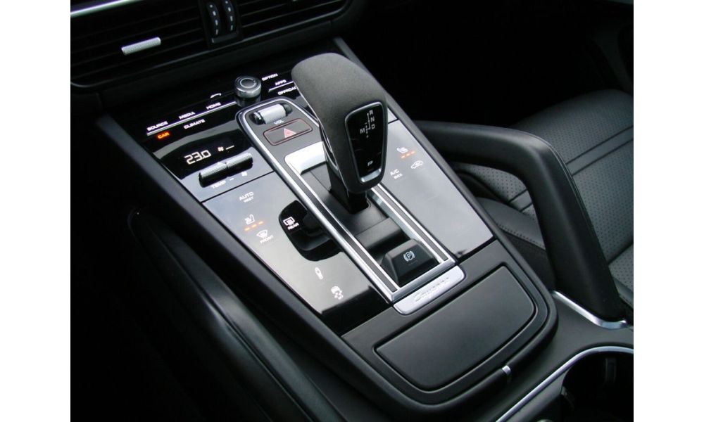 993105