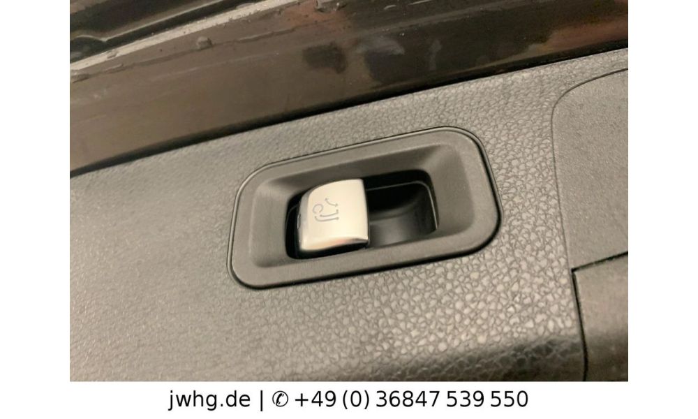 369225