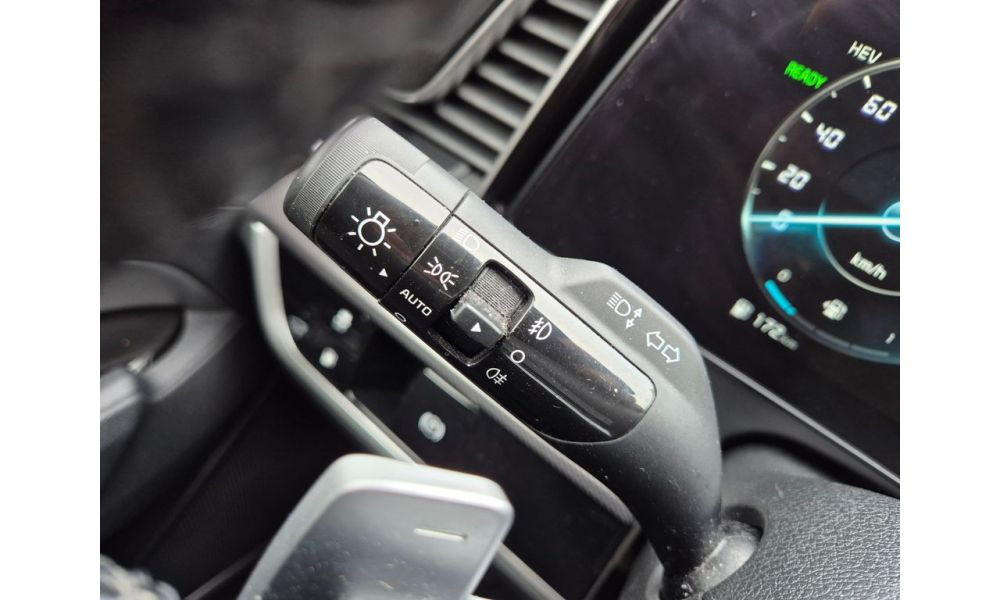 55579