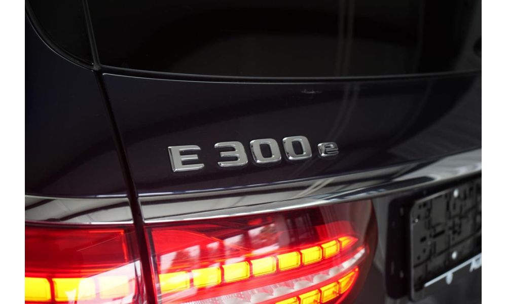 529437