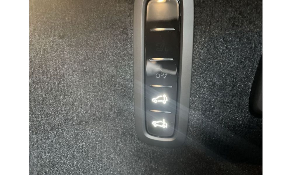 567607
