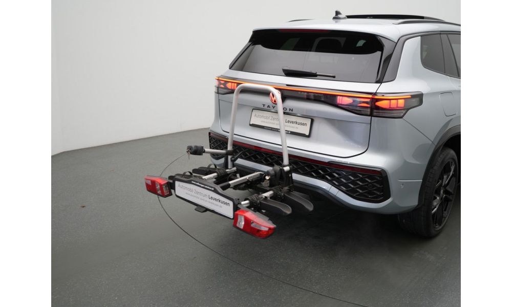 893386