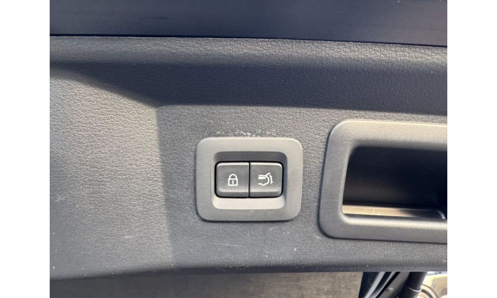 647929