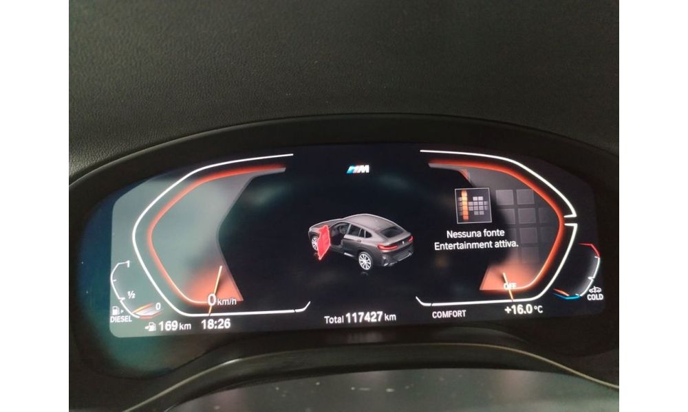 898136