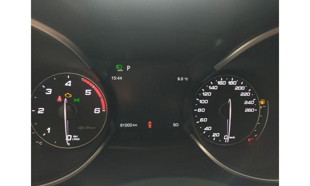 975698