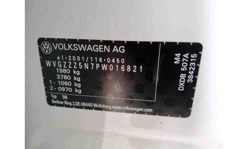 700976