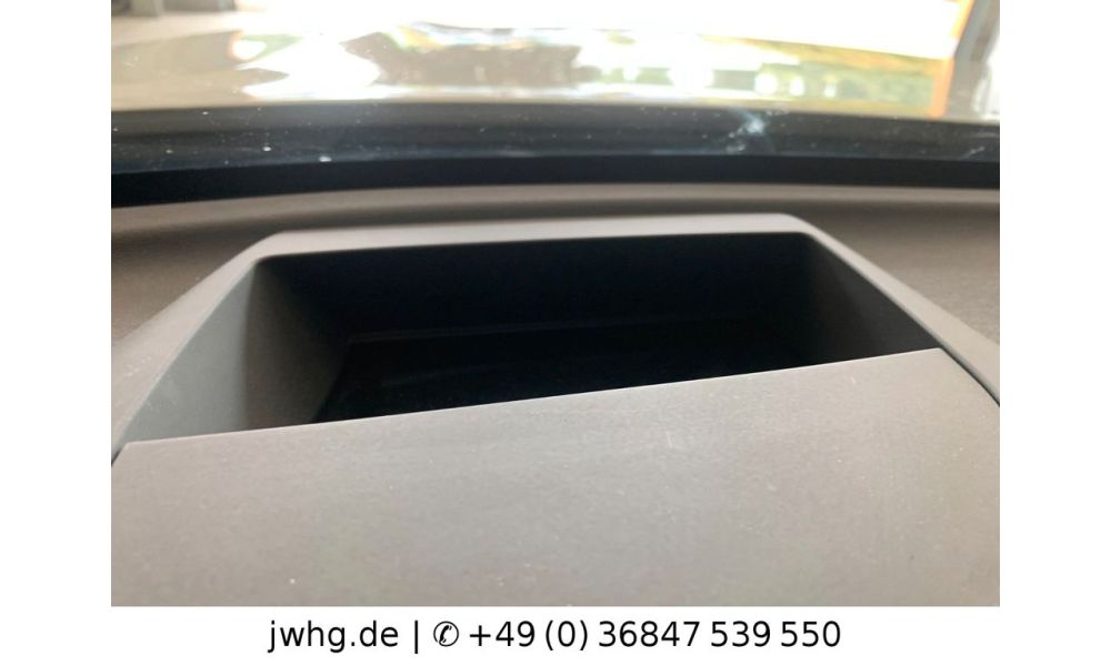 437858