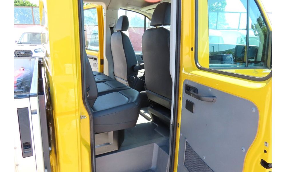 998562
