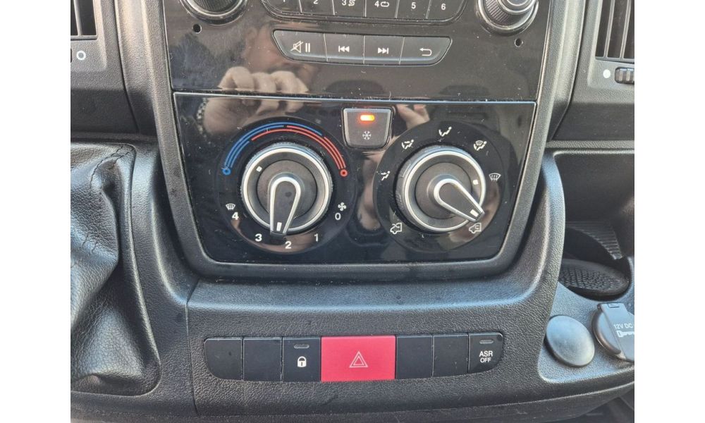 645782