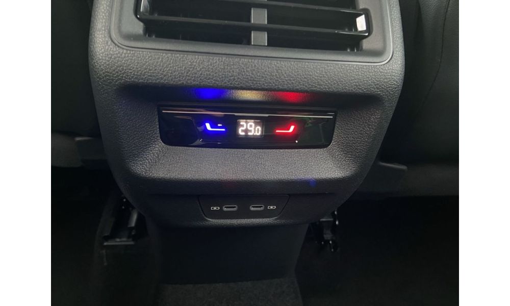 868256