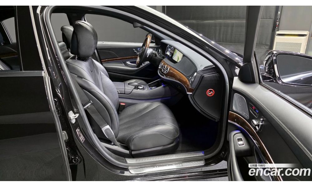 907483