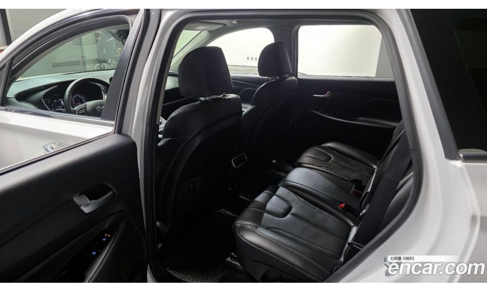 556900